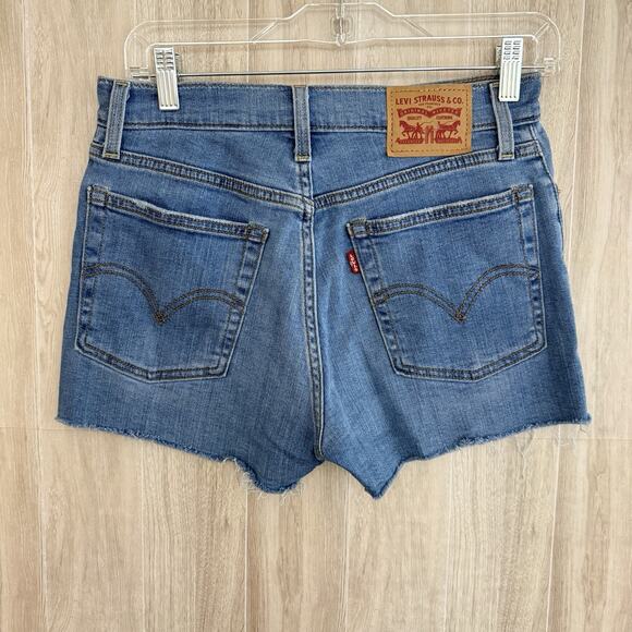 Levi’s Cutoff Denim Shorts Women’s Size 27 Blue 2" Inseam Pockets Shortie Bootie - Picture 2 of 12